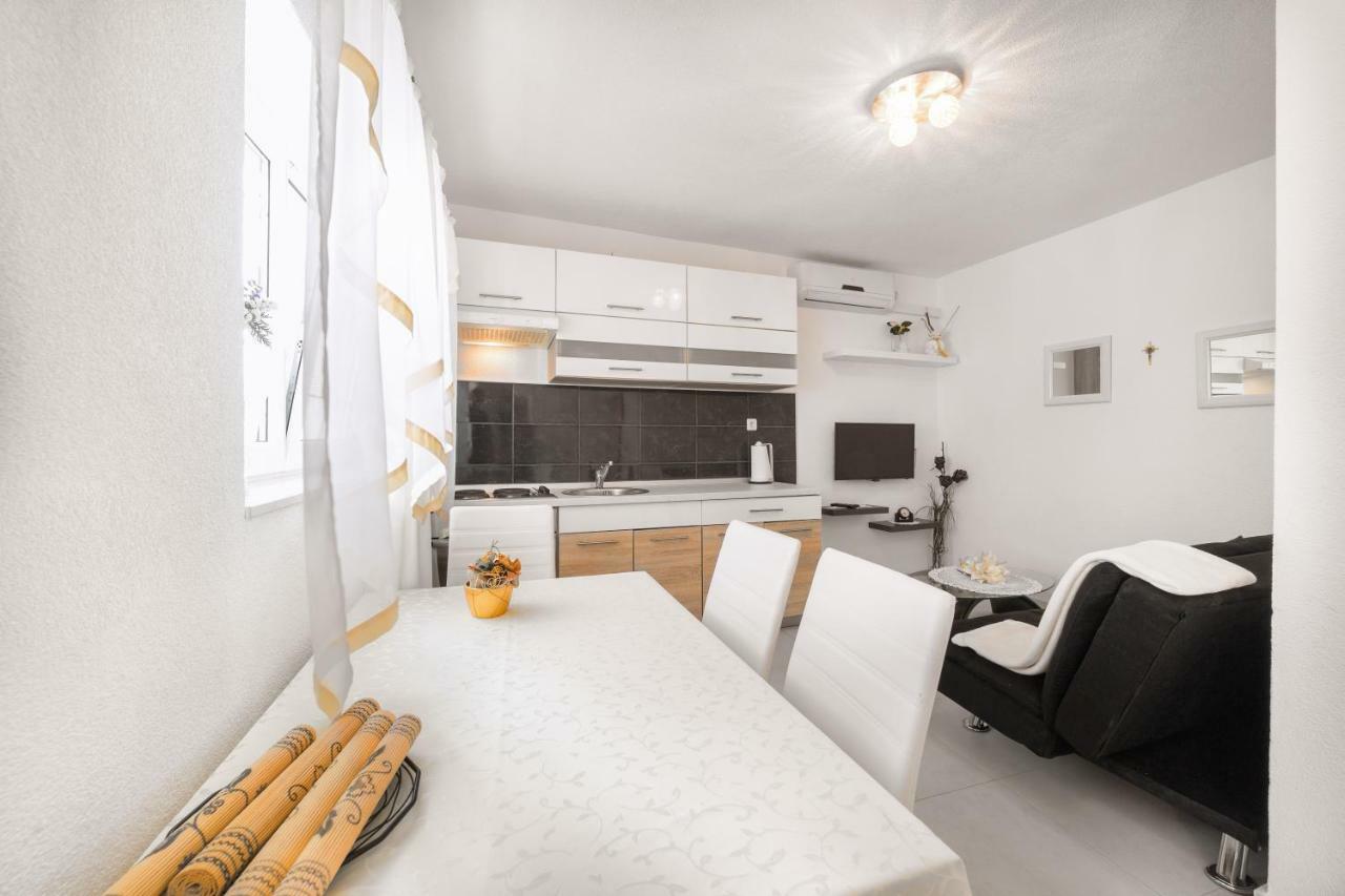 Apartments Lipic Vodice Exterior foto