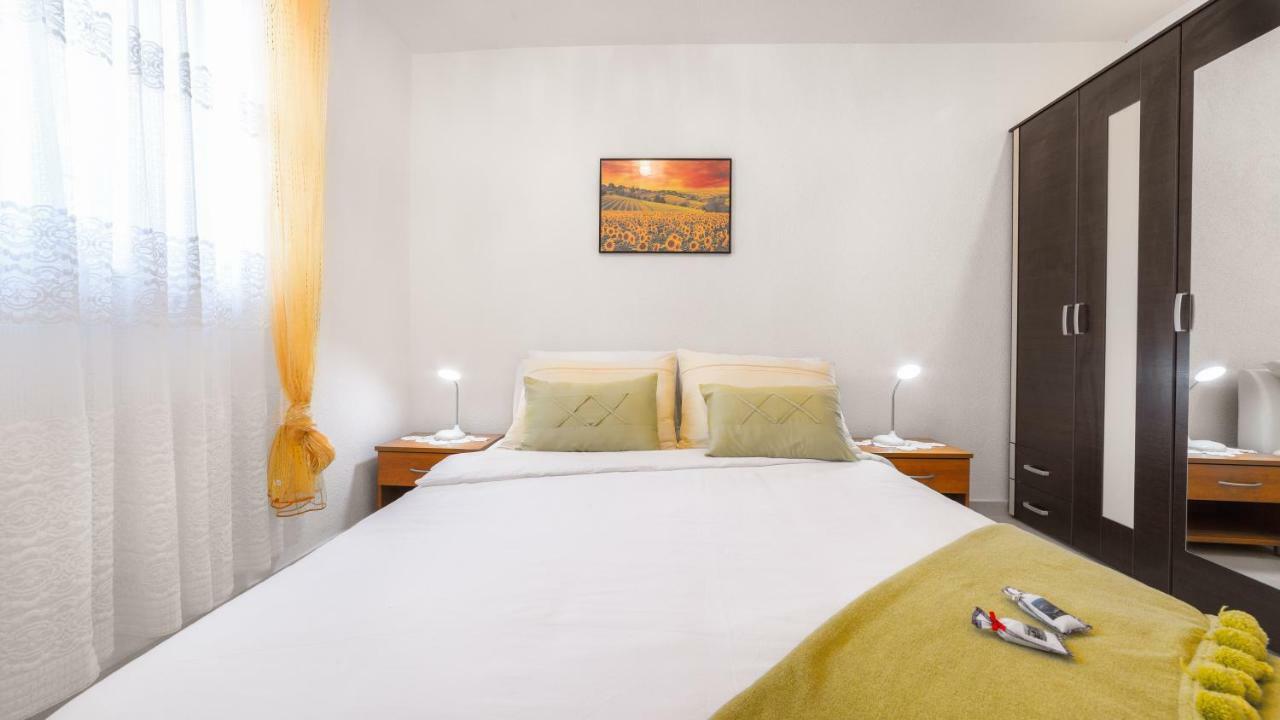 Apartments Lipic Vodice Exterior foto