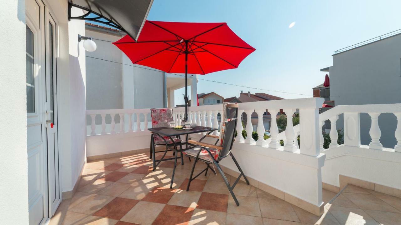 Apartments Lipic Vodice Exterior foto