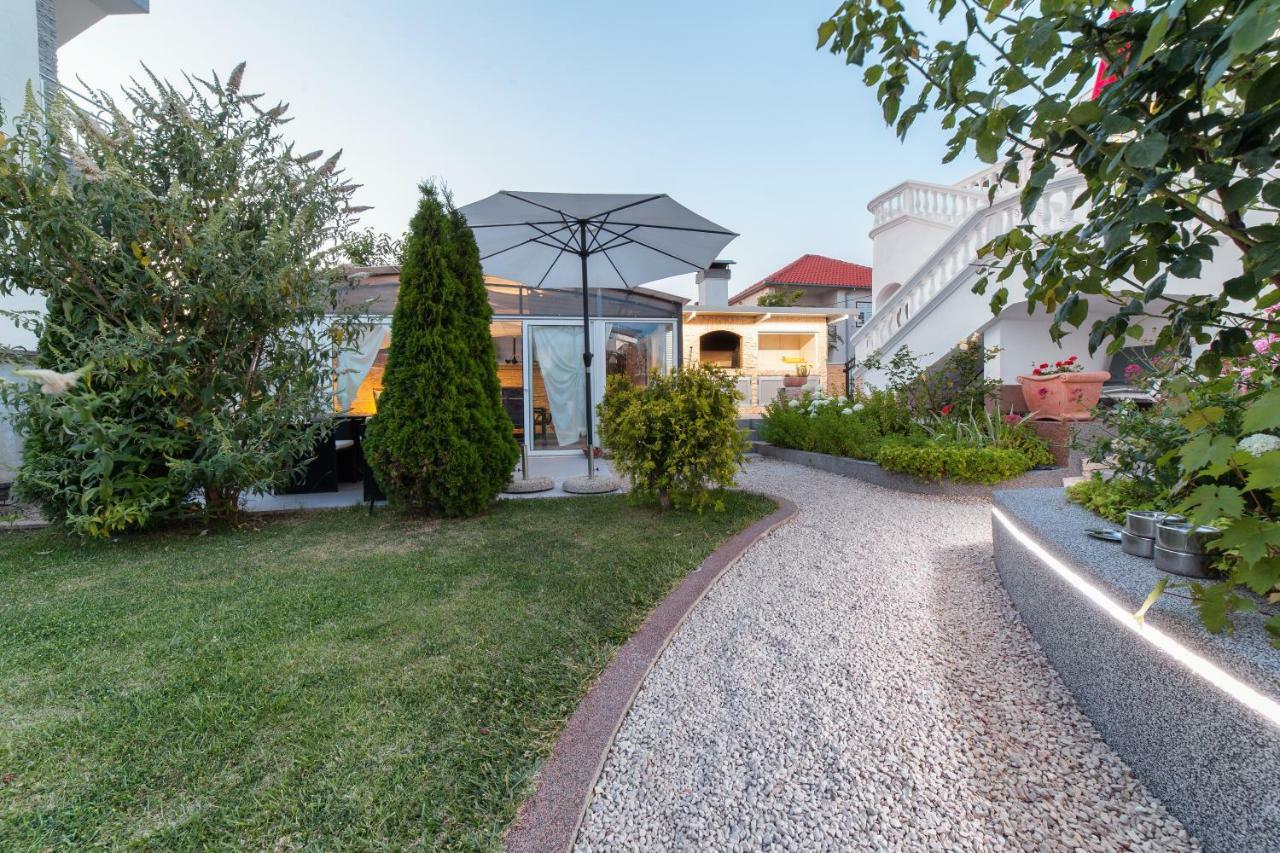 Apartments Lipic Vodice Exterior foto