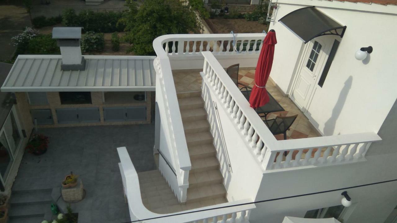 Apartments Lipic Vodice Exterior foto