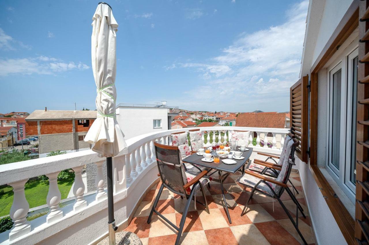Apartments Lipic Vodice Exterior foto